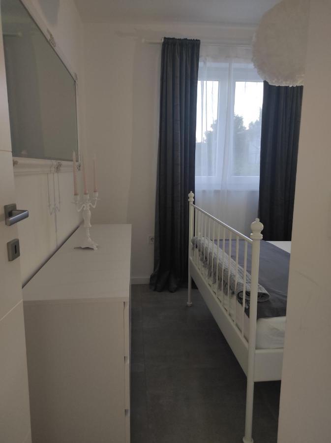 Ema Apartment Primosten Exterior photo